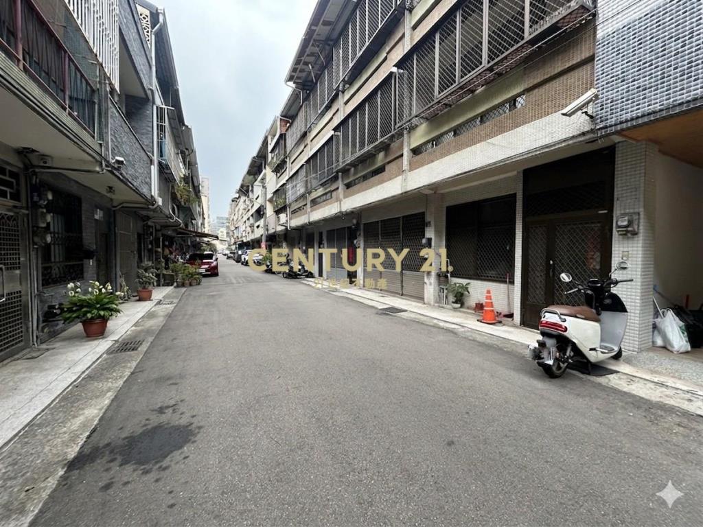 國圖館臨路全新整理透天
