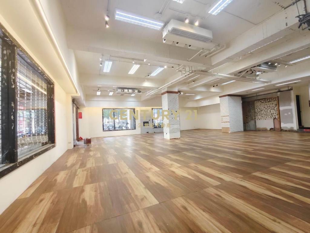 正市府捷運站前百坪燙金角店(三角窗)