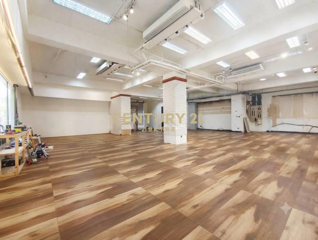正市府捷運站燙金角店(三角窗)