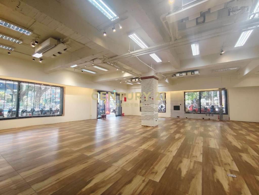 正市府捷運站燙金角店(三角窗)