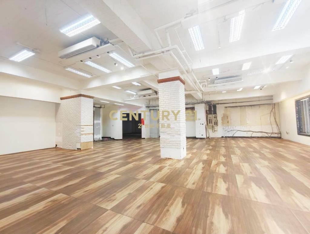 正市府捷運站燙金角店(三角窗)