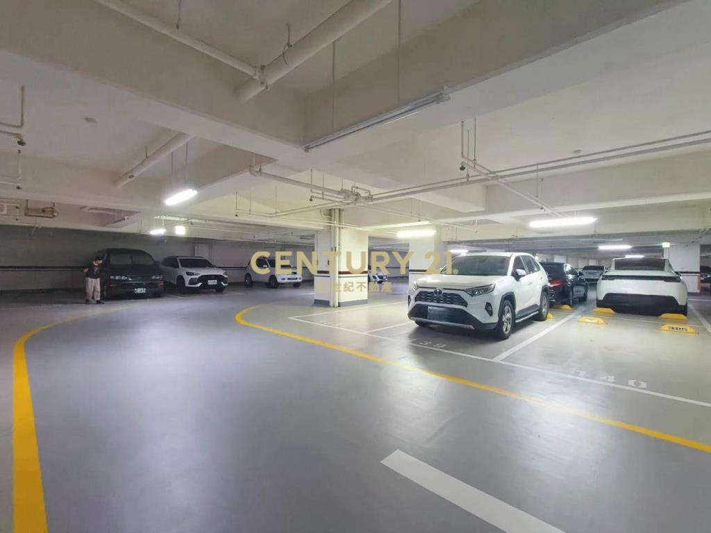 雲品特區邊間三房平車