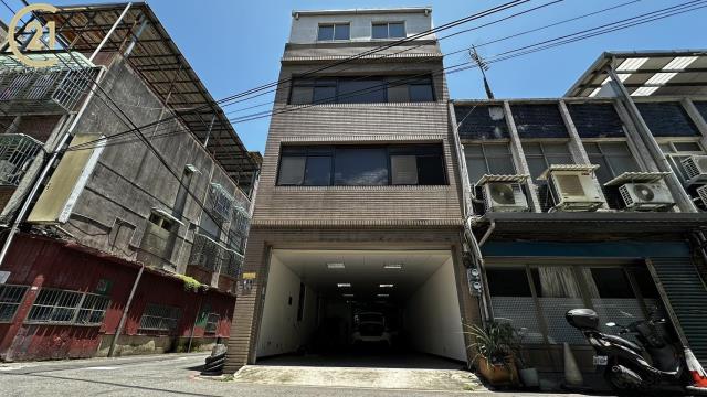 三峽捷運站邊間透店