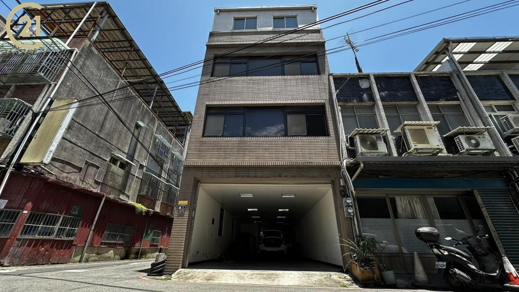 三峽捷運站邊間透店