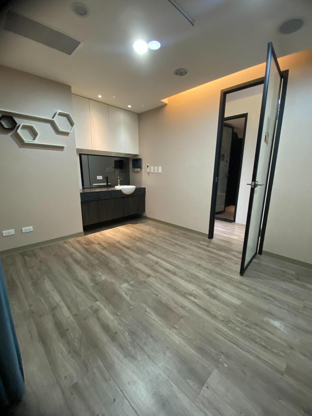 台中七期朝富路黃金賺錢店面