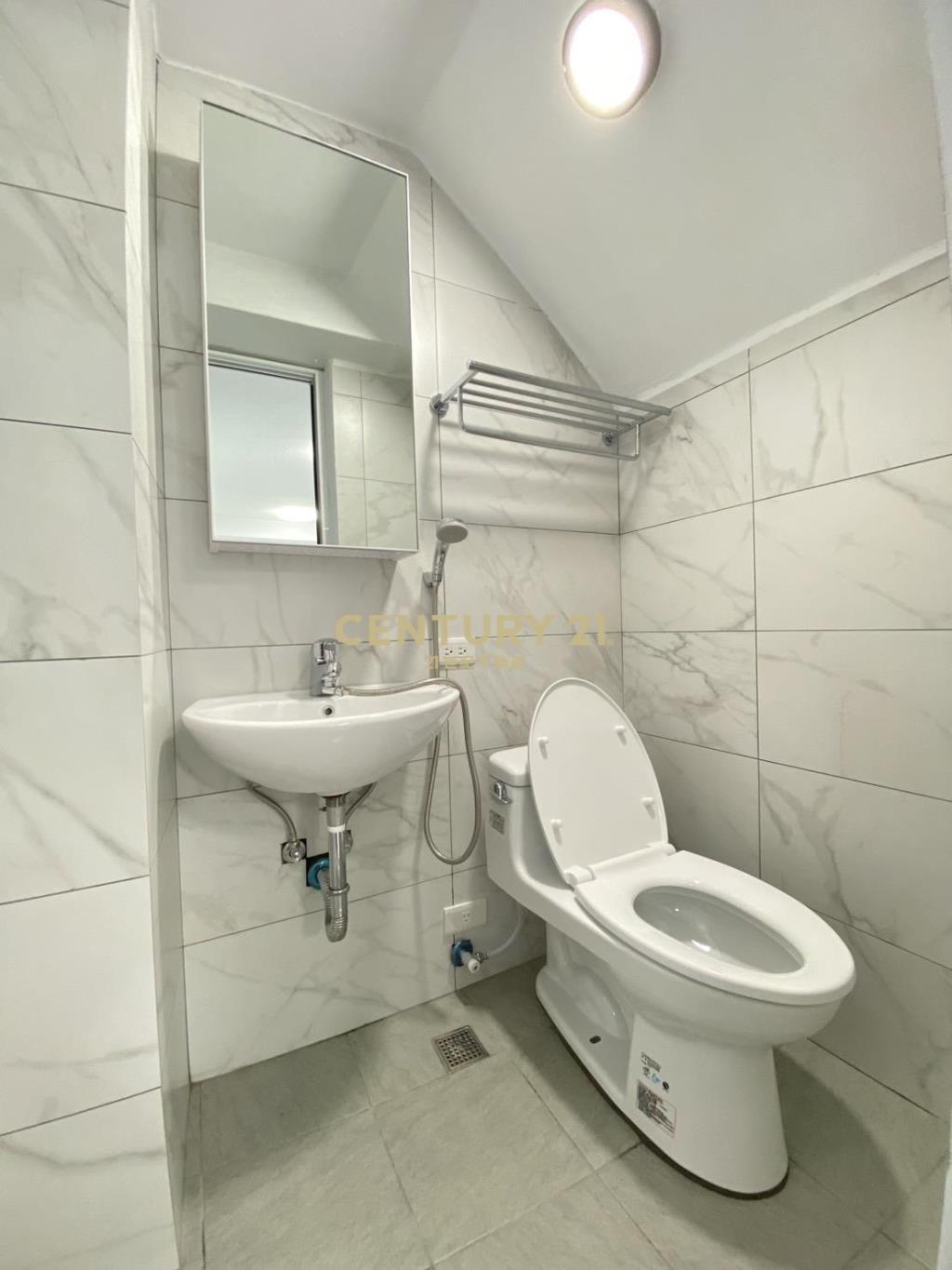 南區全新整理正1+2樓住店