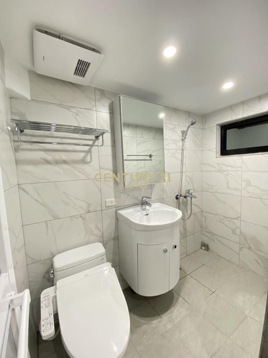 南區全新整理正1+2樓住店