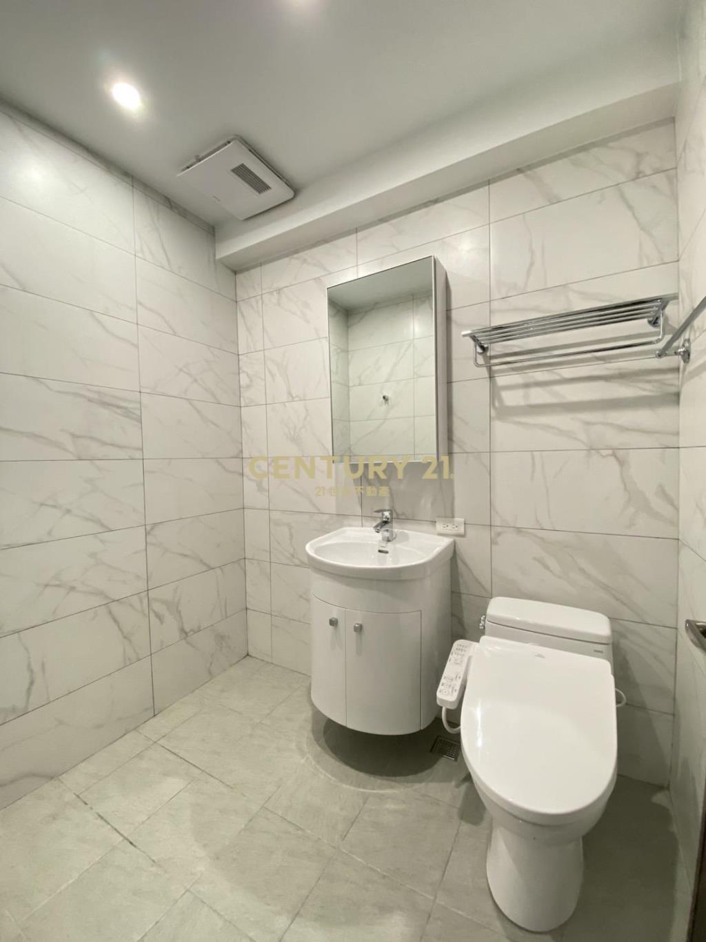 南區全新整理正1+2樓住店