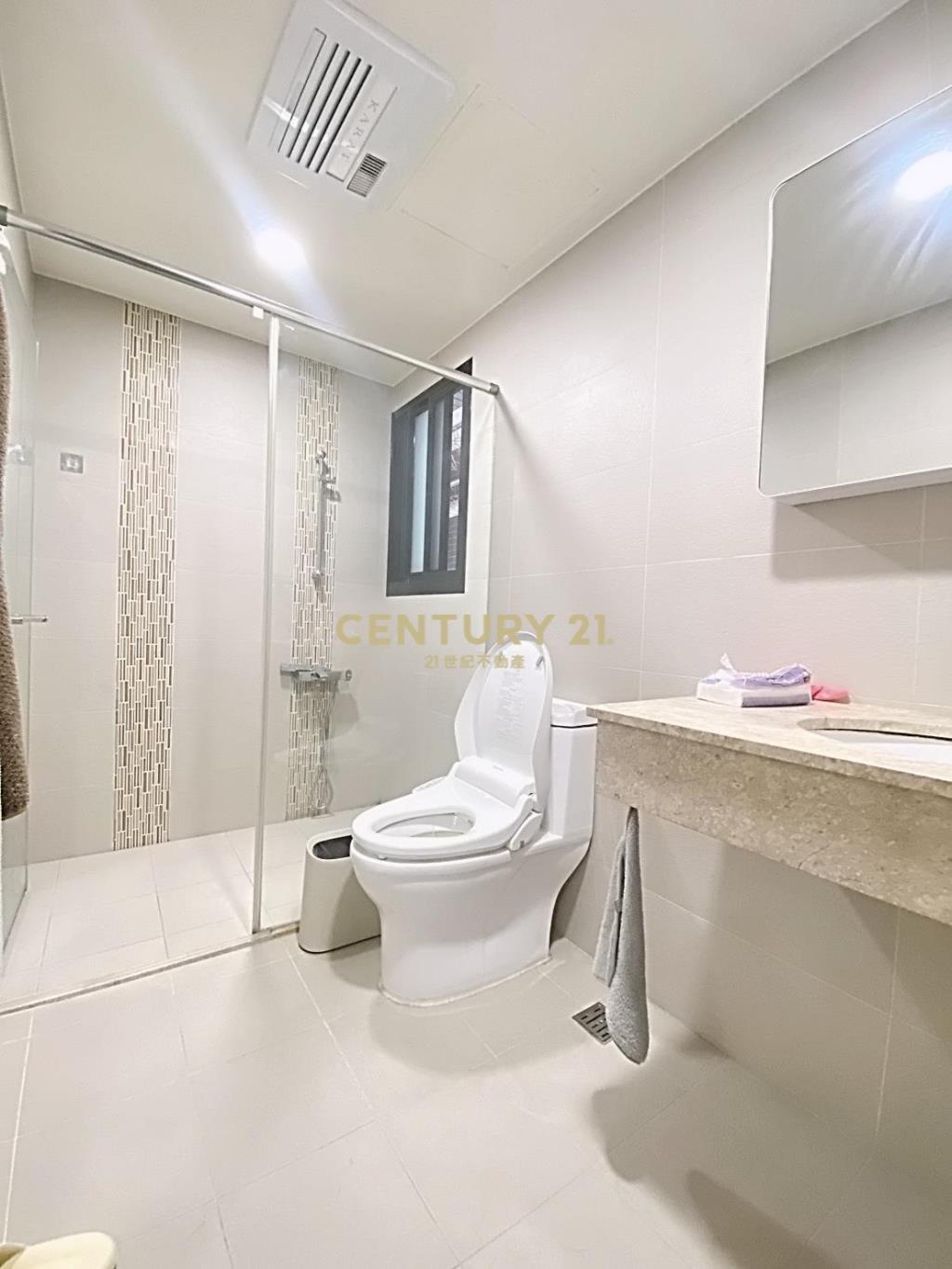 文心崇德捷運站精美3房平面車位 