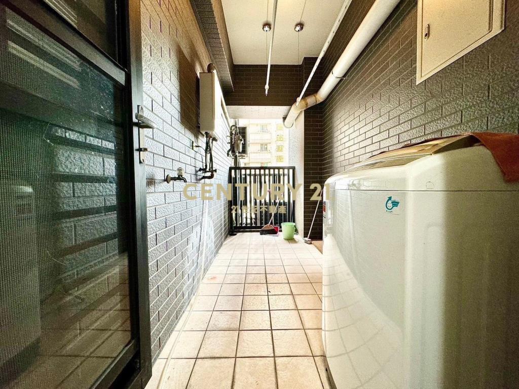 文心崇德捷運站精美3房平面車位 