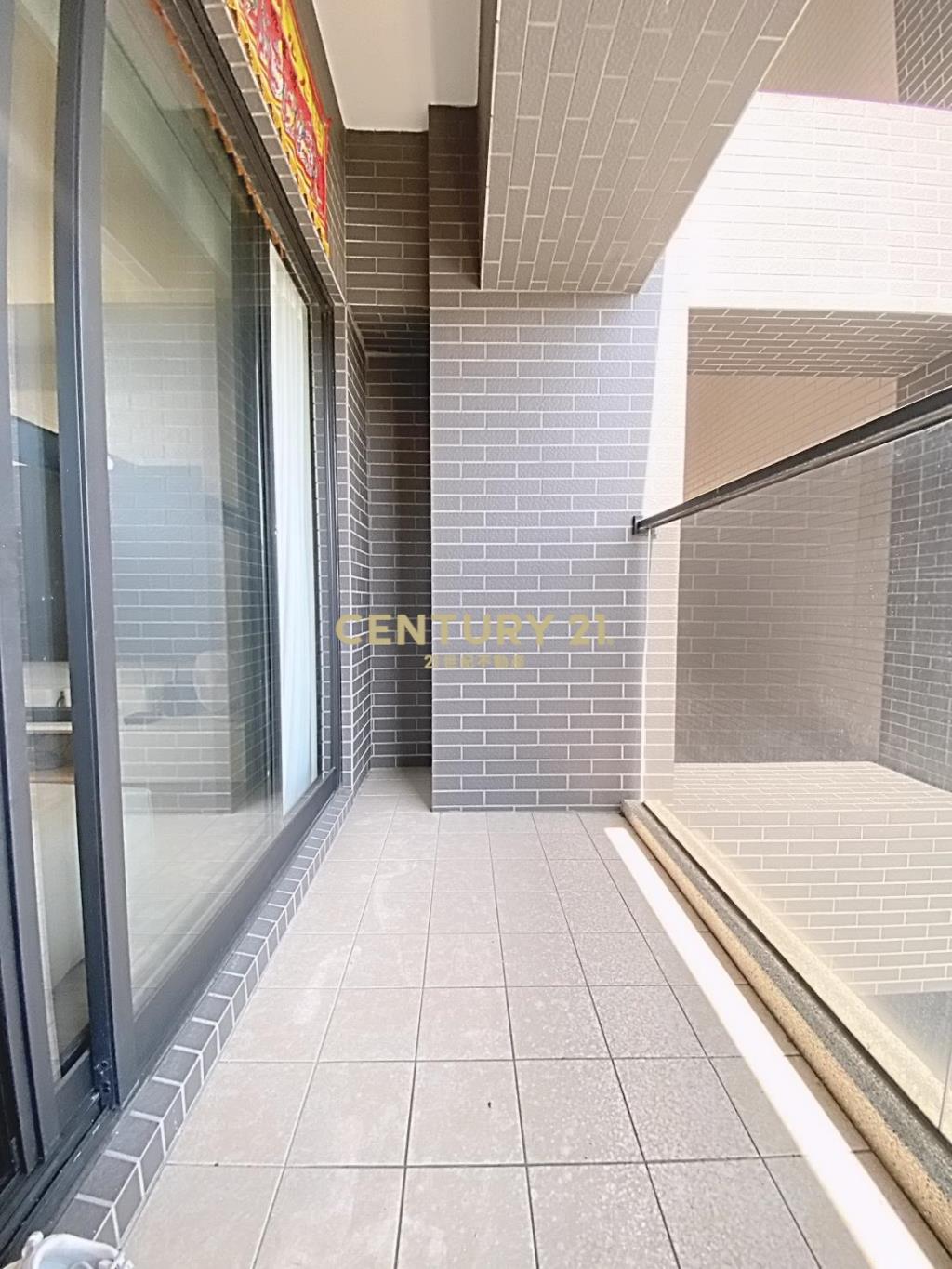 文心崇德捷運站精美3房平面車位 