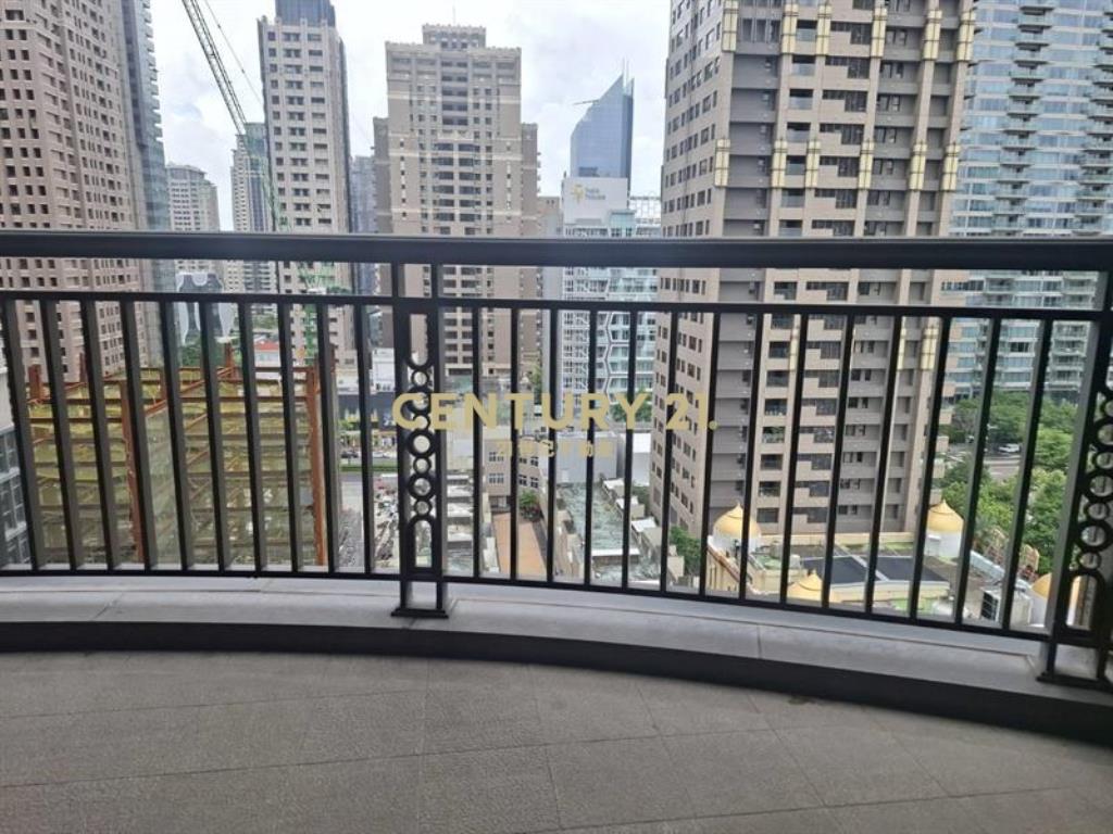 台中帝寶毛胚屋出租