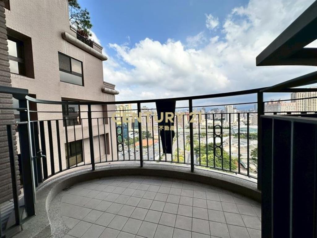 精銳海德一號面公園三房四平車 