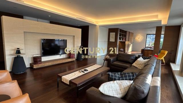 七期精華｜聯聚怡和高樓層4平車