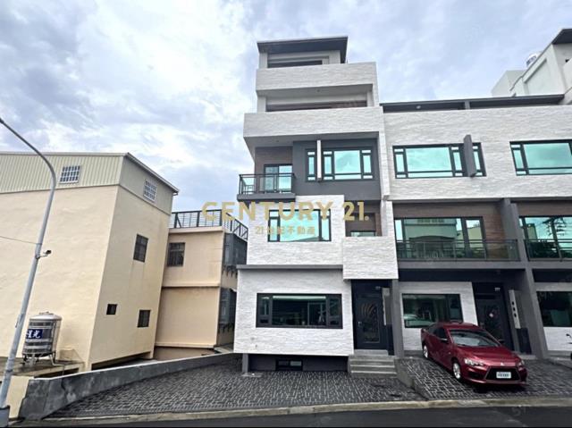 北勢國小三車位全新電梯別墅