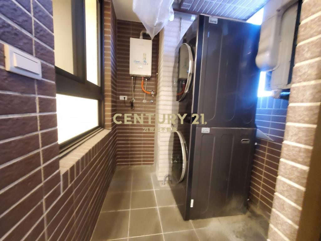 富宇中央公園2房車位