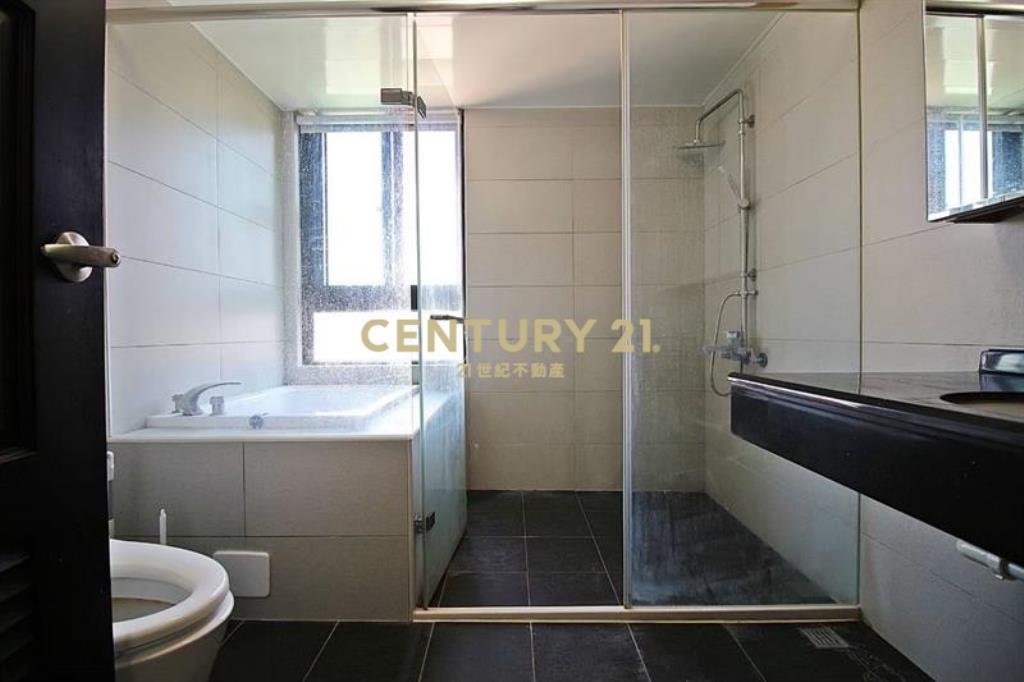 逢甲輕齡視野大套房+車位