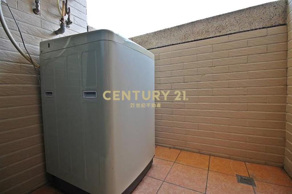 逢甲輕齡視野大套房+車位