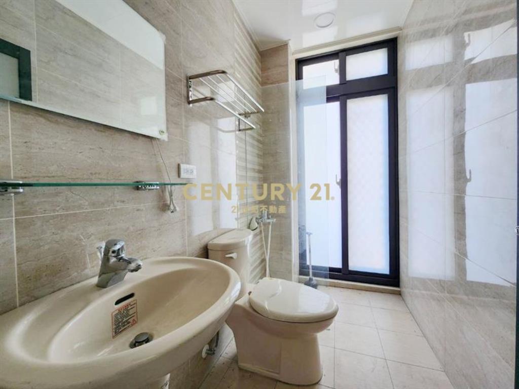 草屯商圈｜虎山路角間臨路店面