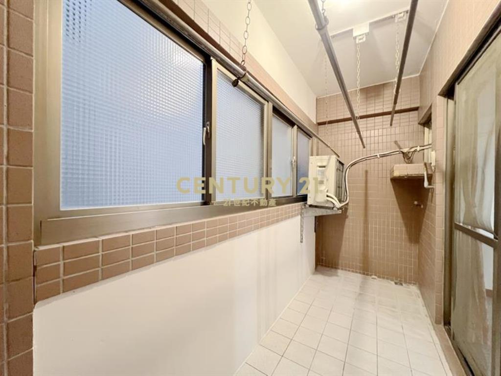 櫻花捷運漢口公爵3+1房附車位