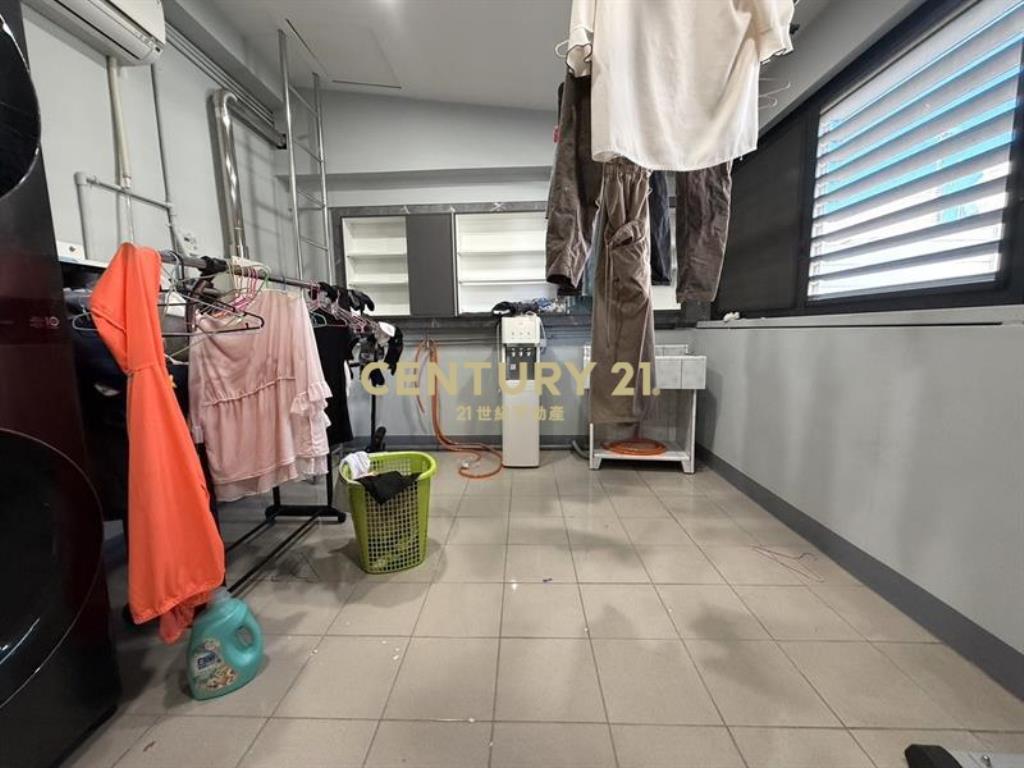 大雅百萬裝潢自有車庫透天