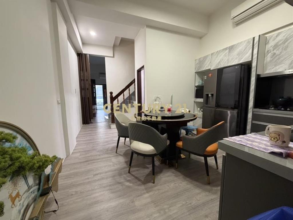 大雅百萬裝潢自有車庫透天