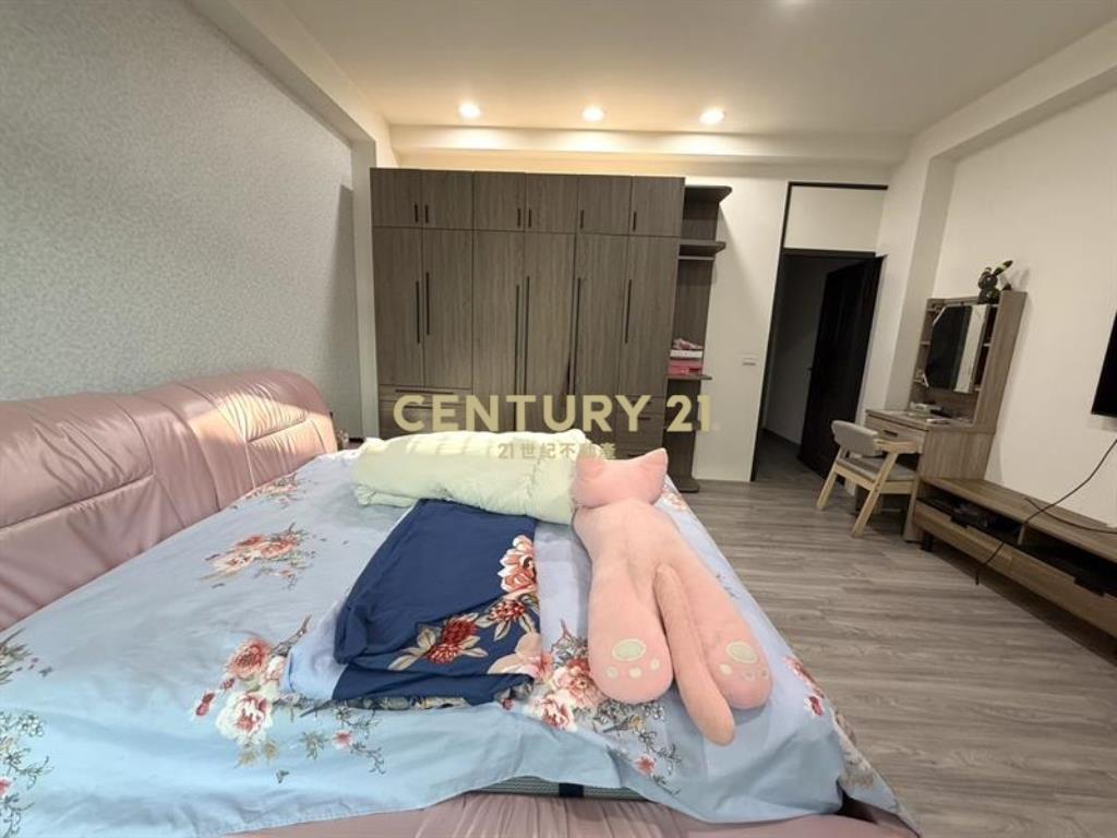 大雅百萬裝潢自有車庫透天