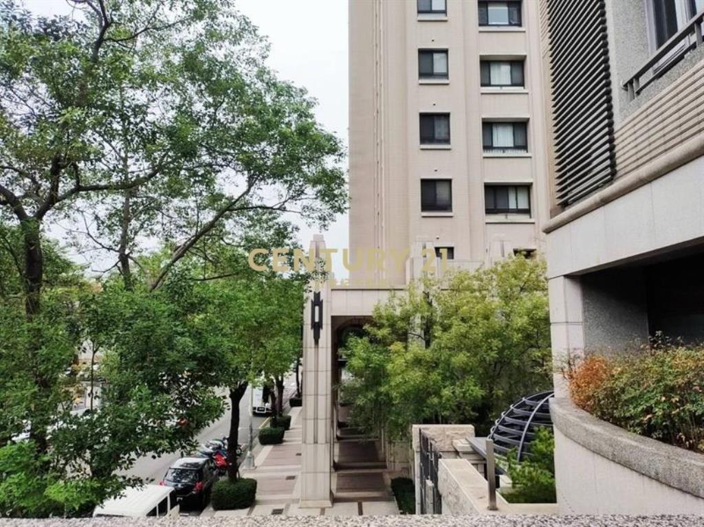 南屯好市多捷運百坪店住