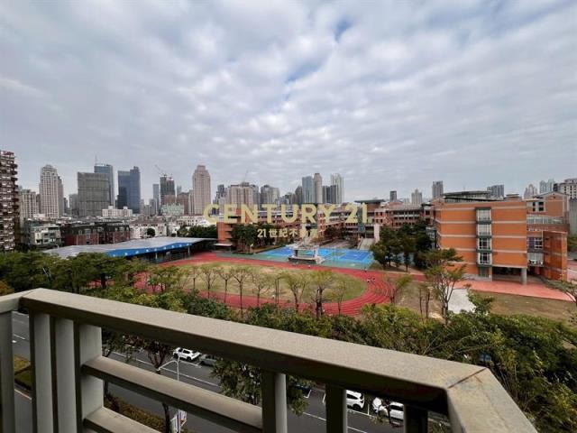 惠文學區面學校操場景觀戶套房