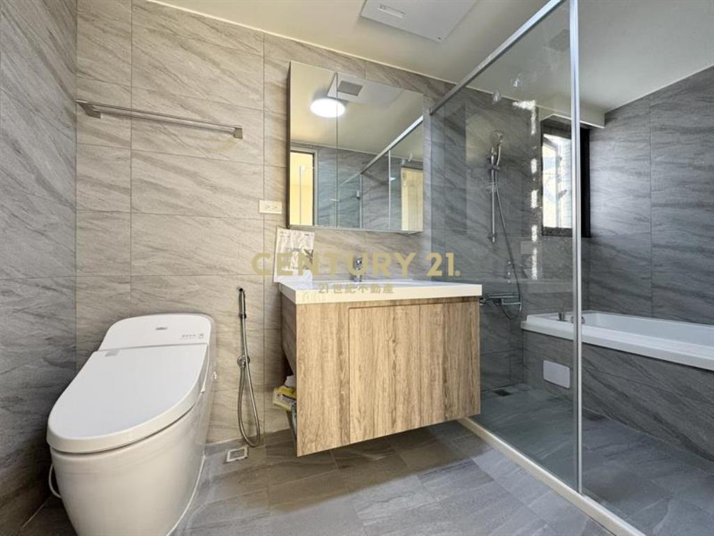 租湖濱城｜四房平車18坪大露台