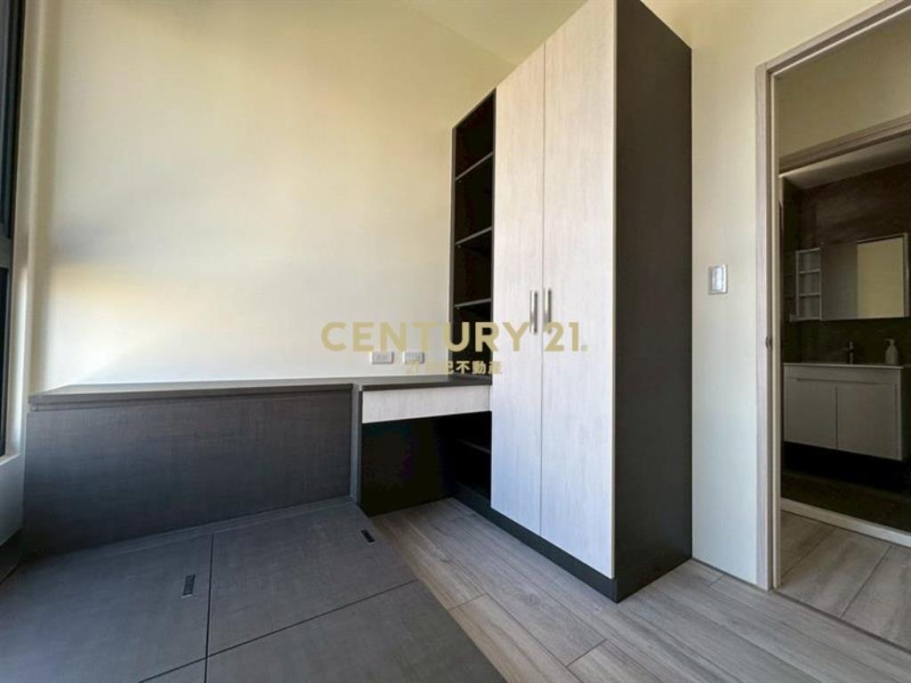 精裝修高樓層兩房平車