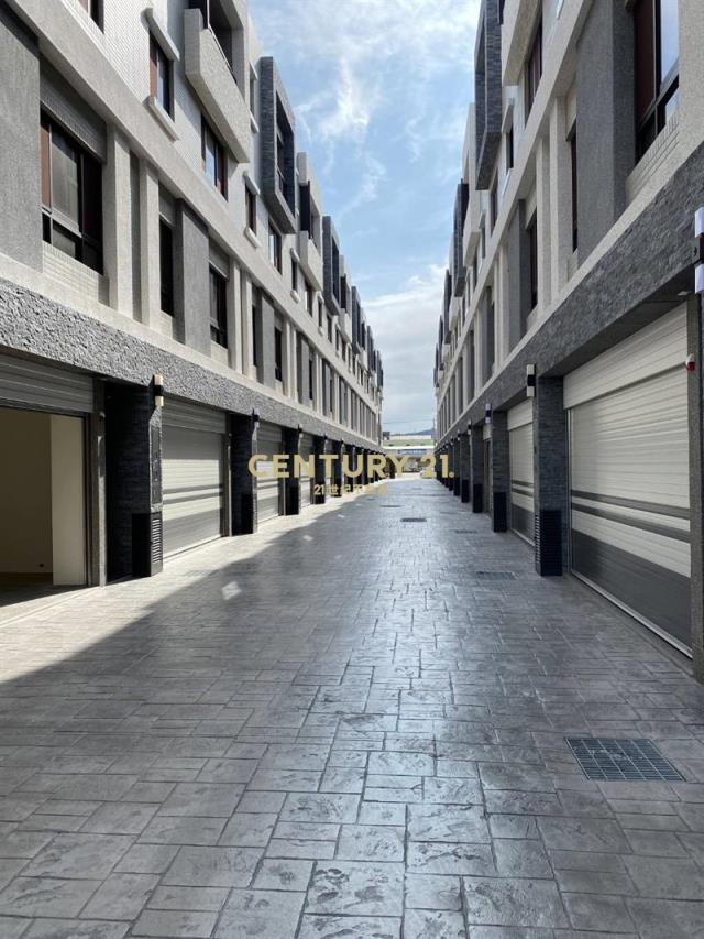 專任梧棲輕屋齡雙車別墅