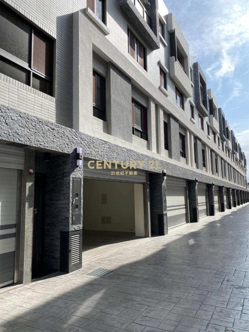 專任梧棲輕屋齡雙車別墅