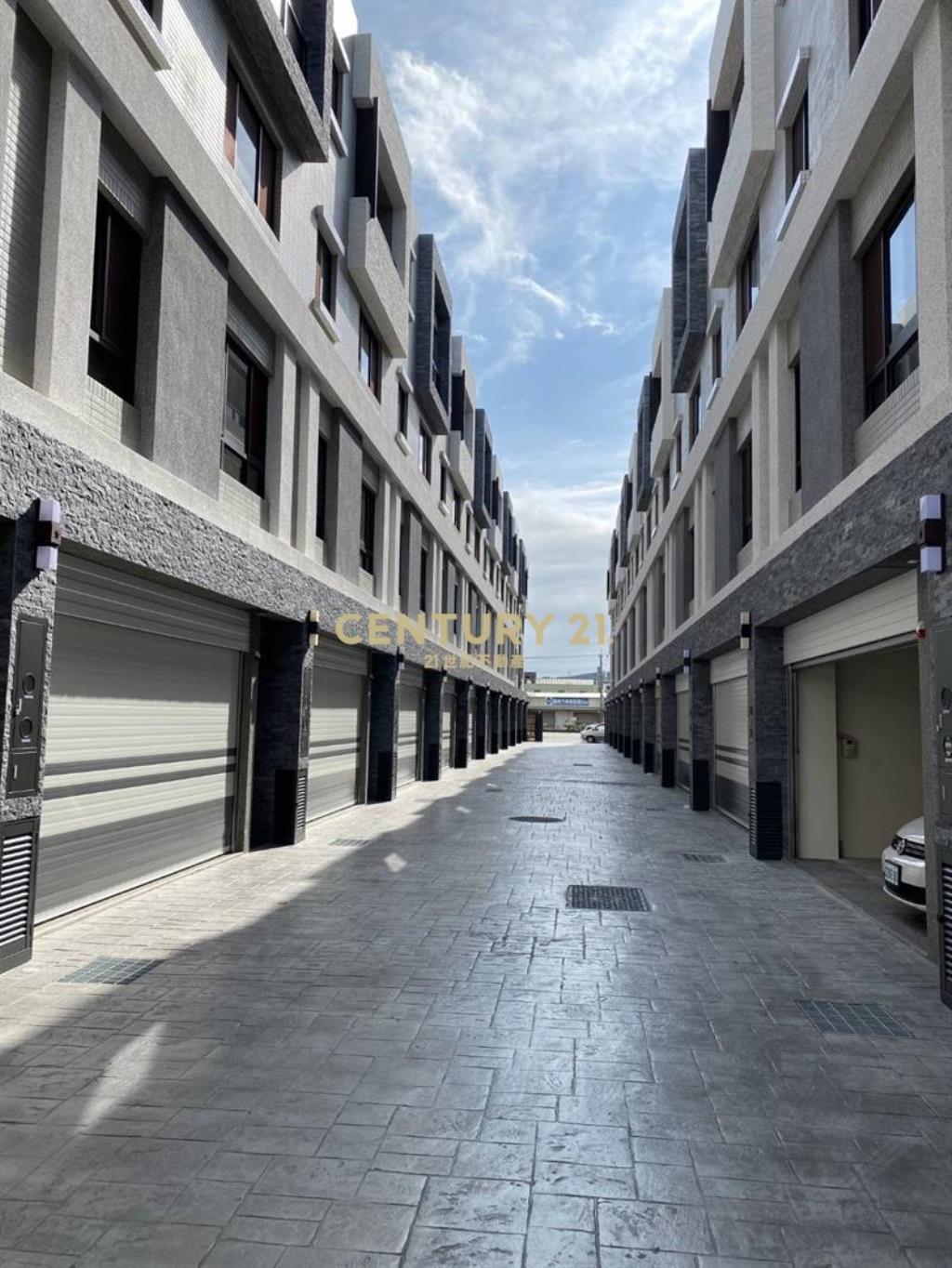 專任梧棲輕屋齡雙車別墅