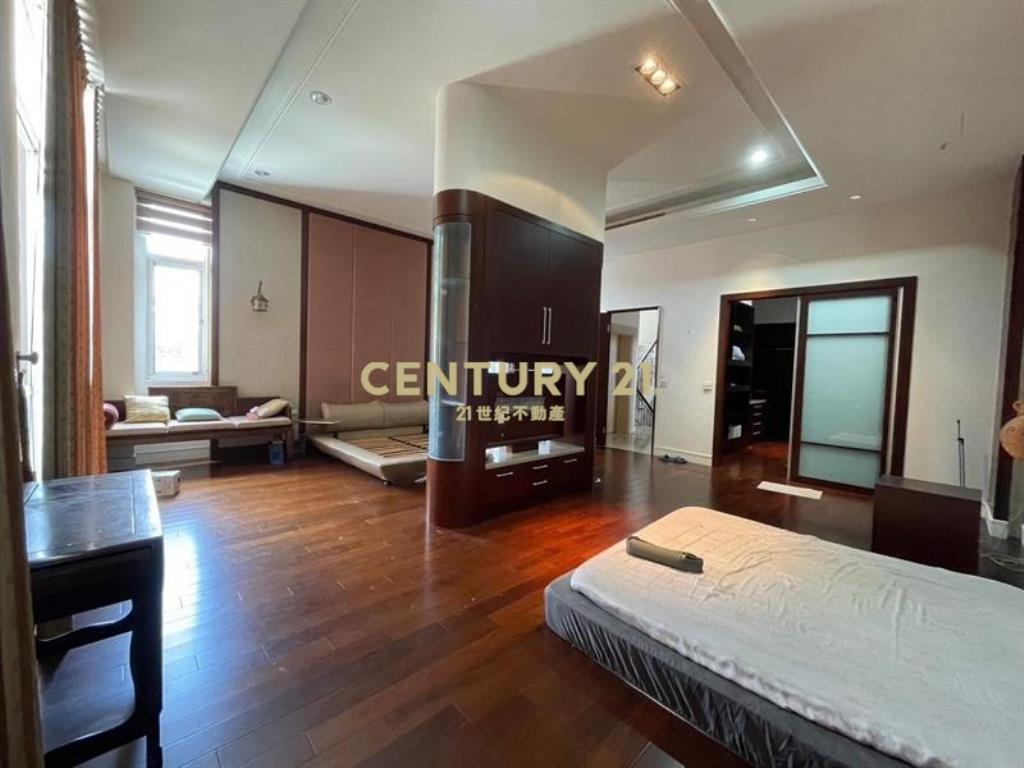 人文住宅區電梯別墅面園道可停三車