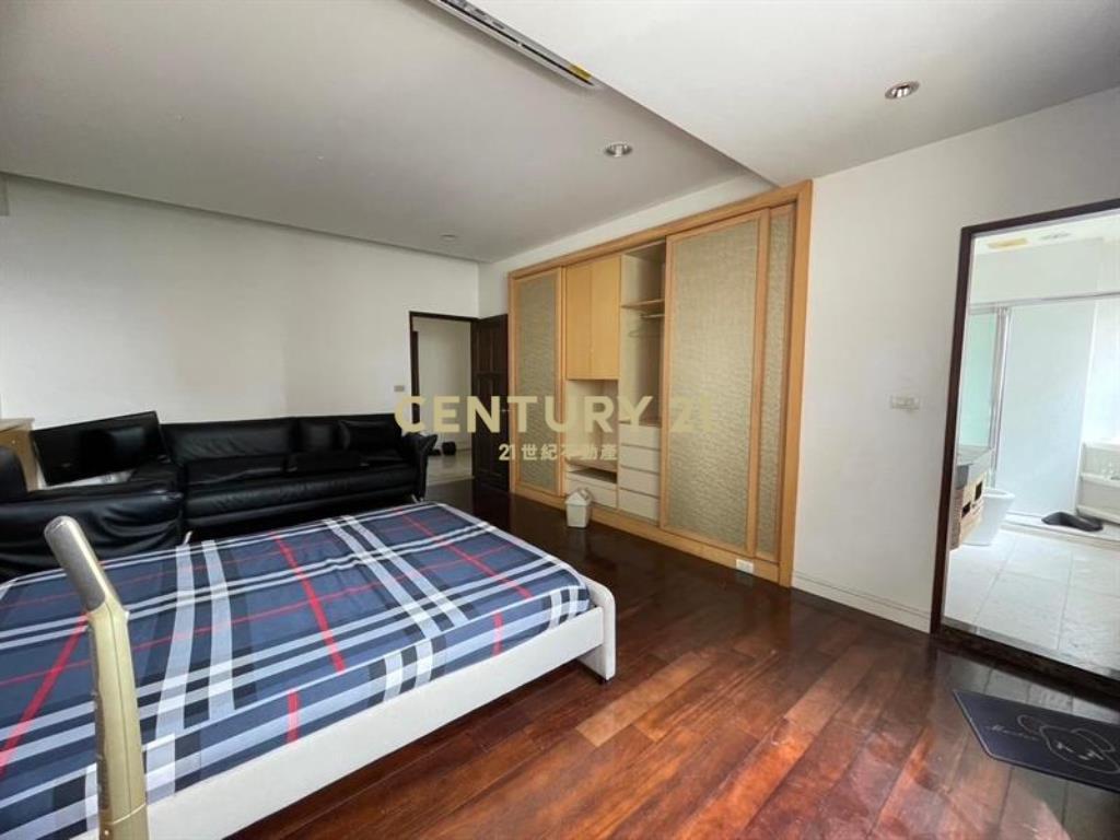 人文住宅區電梯別墅面園道可停三車