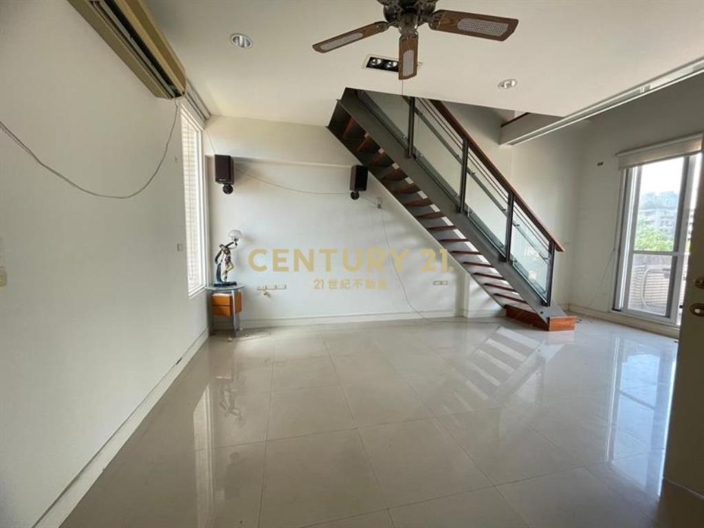 人文住宅區電梯別墅面園道可停三車