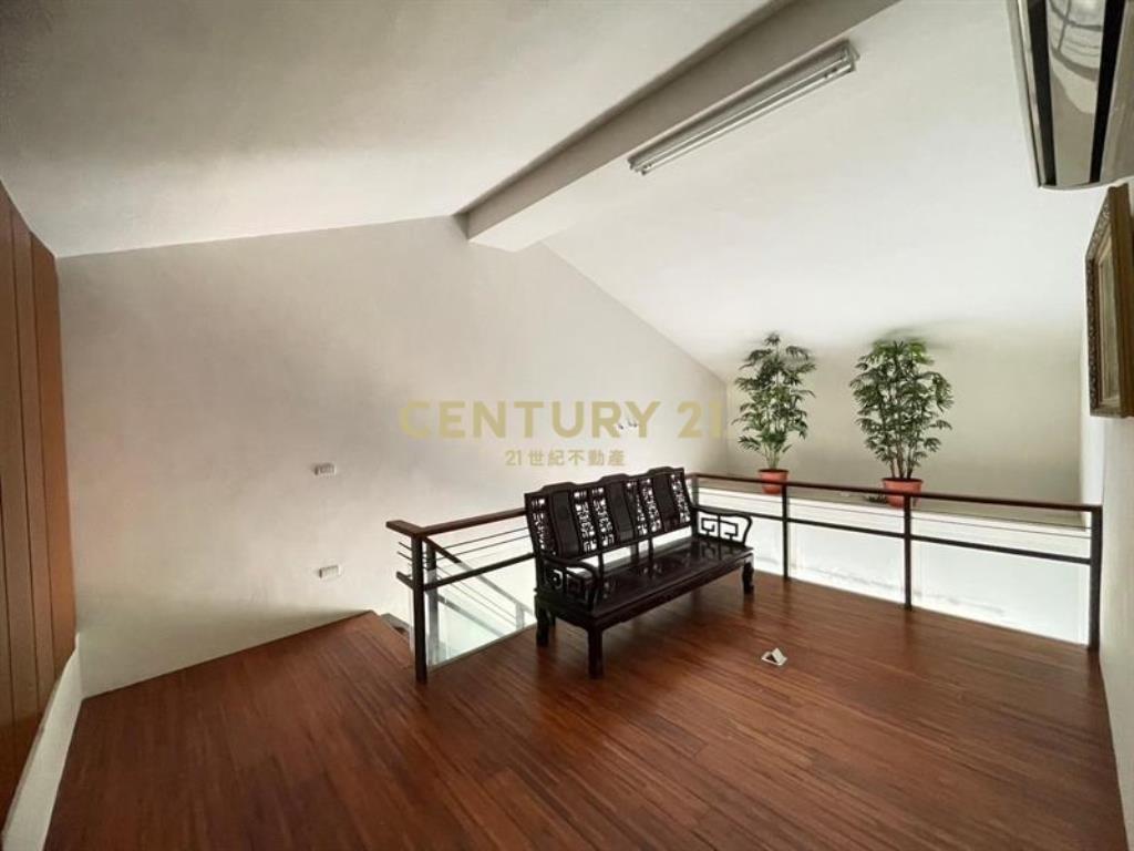 人文住宅區電梯別墅面園道可停三車