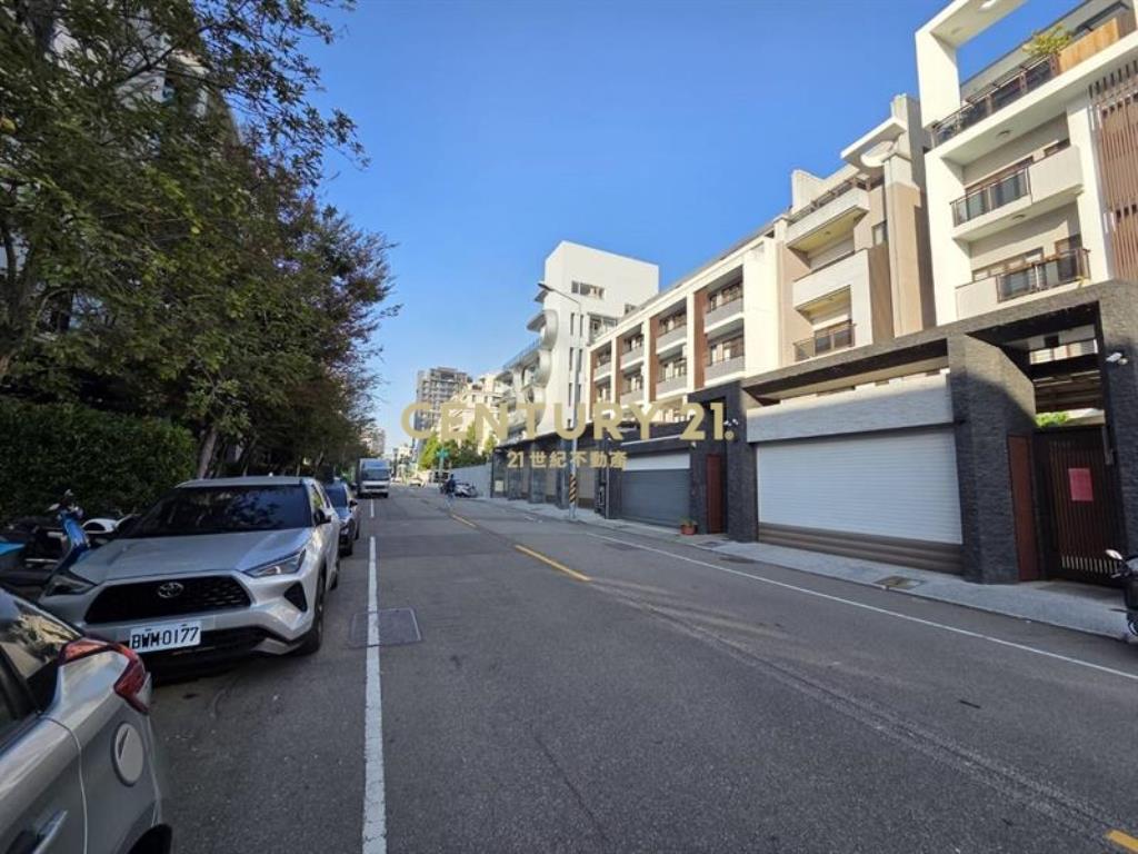 單元三豪闊大面寬建地