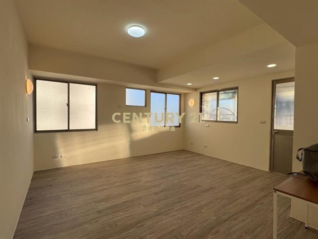 黎明路稀有3房｜25坪大空間