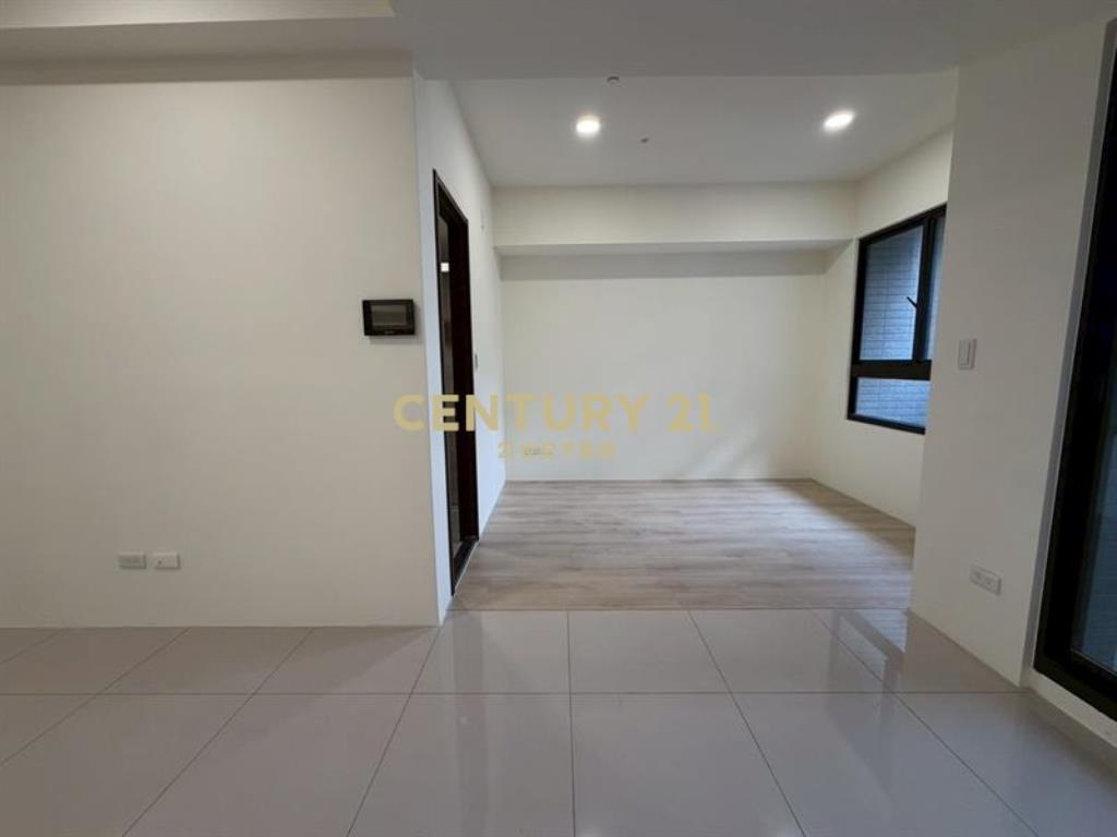 富宇世界花園全新兩房兩衛平車