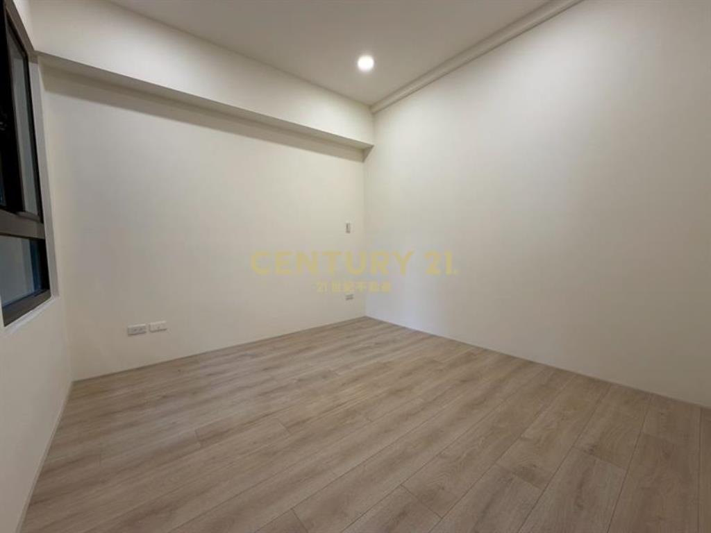 富宇世界花園全新兩房兩衛平車