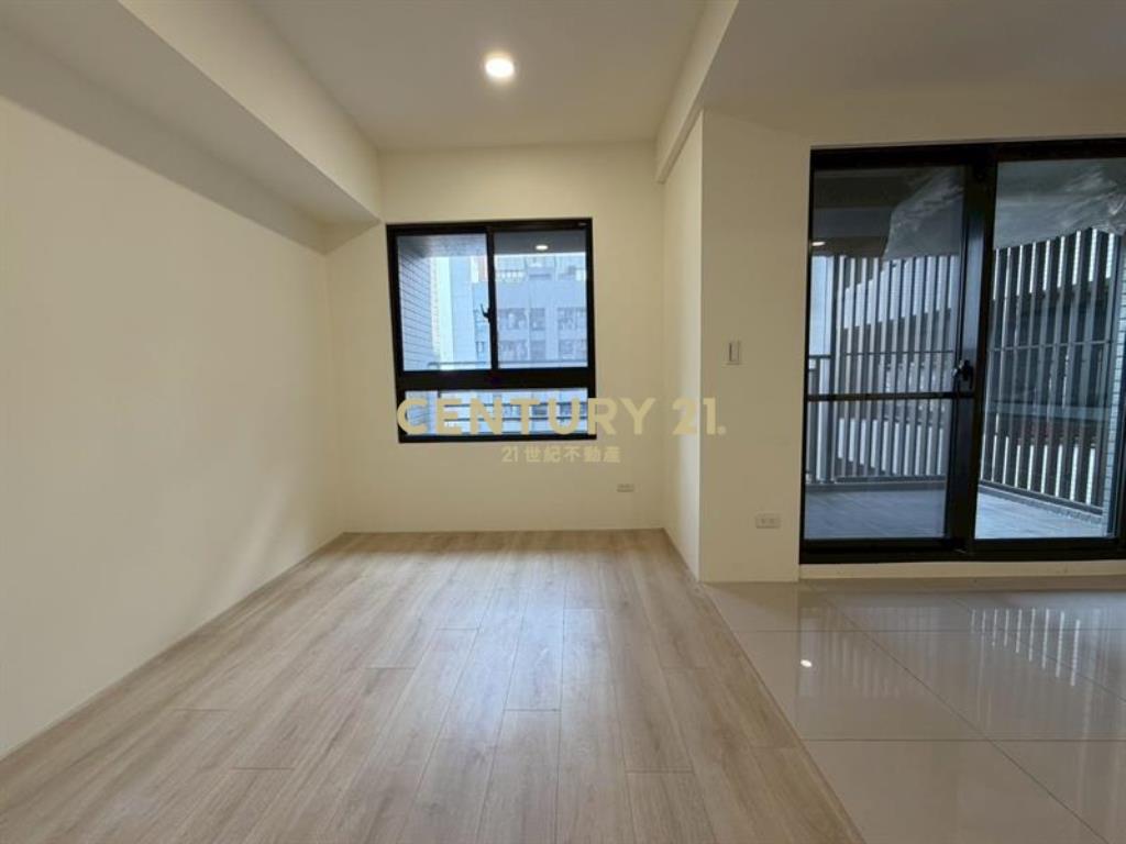 富宇世界花園全新兩房兩衛平車