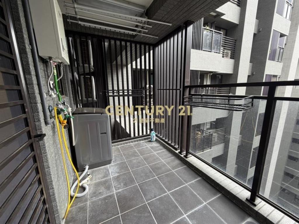 富宇世界花園中高樓層兩房平車