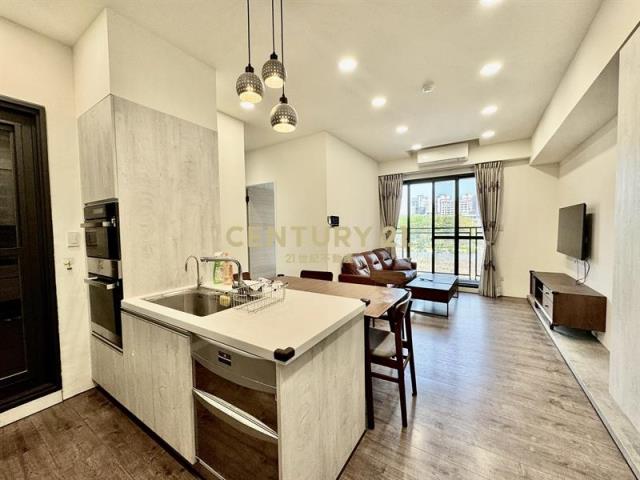 八月小確幸@雙衛浴開窗三房車位