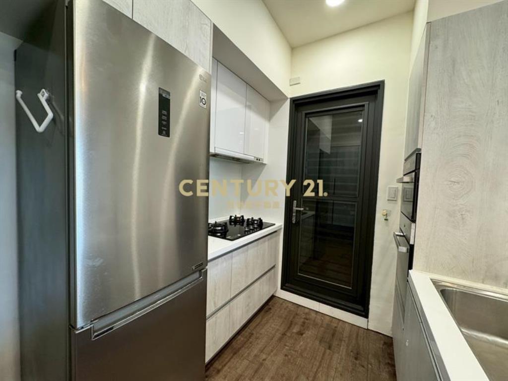 八月小確幸@雙衛浴開窗三房車位