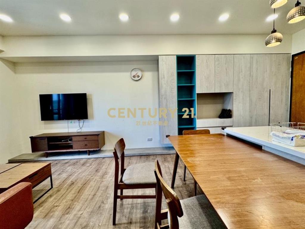 八月小確幸@雙衛浴開窗三房車位