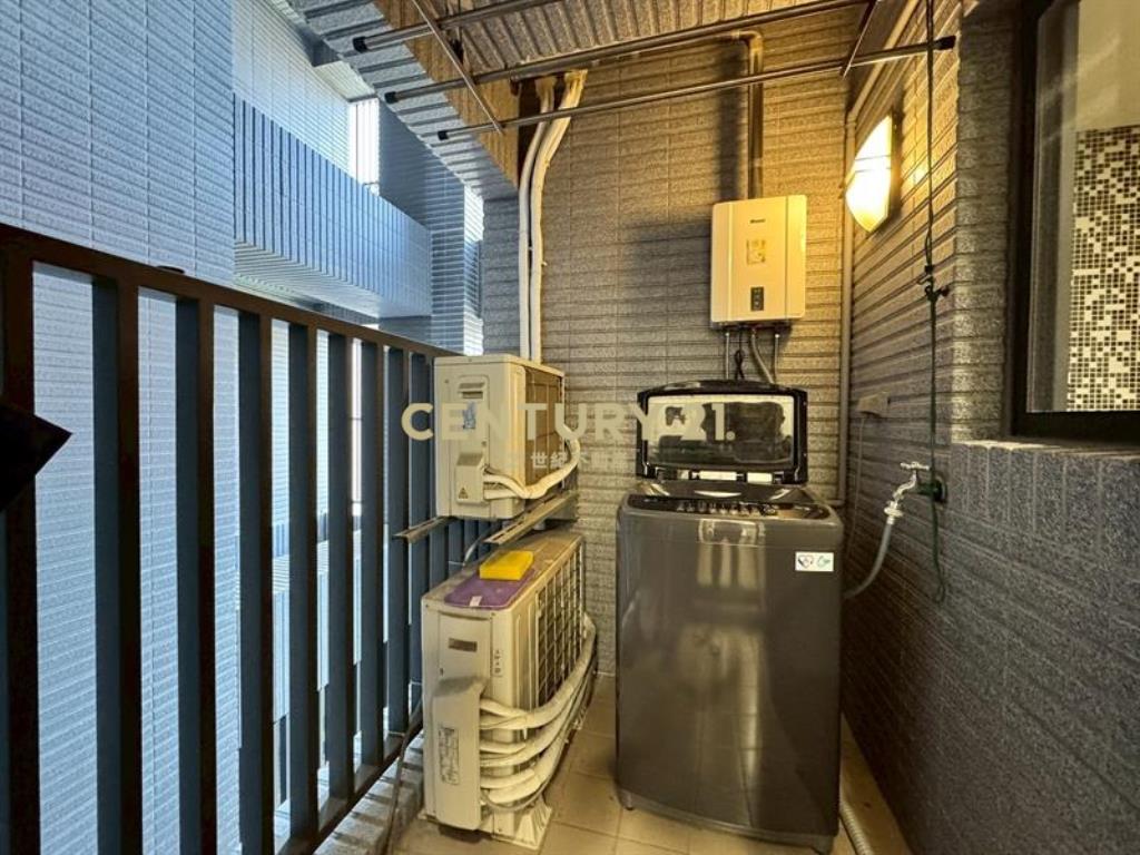 八月小確幸@雙衛浴開窗三房車位