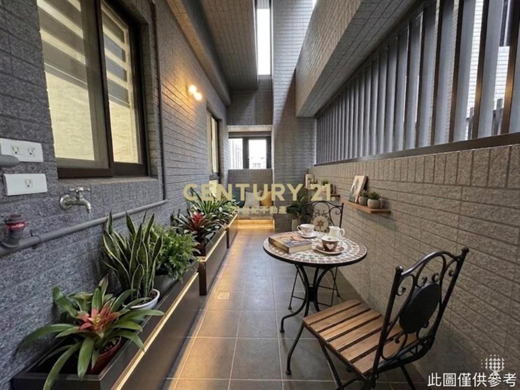 富宇世界花園二樓露臺戶