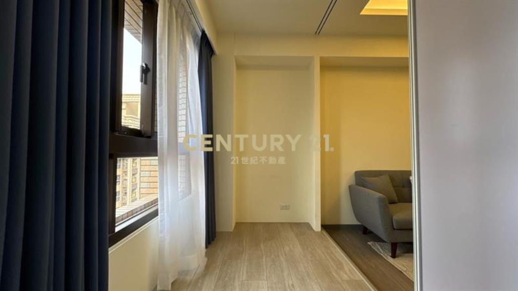 秀泰旁@台中新站2房平車